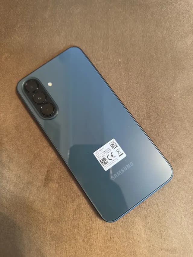 Samsung Galaxy A37 5G (8GB/256GB) mint condition open box new