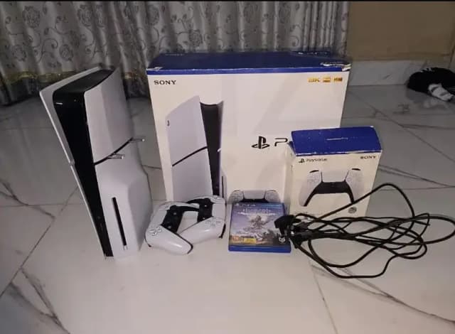 PS5 Slim Game Disk Edition 2 Controller 1Tb SSD 8CDS