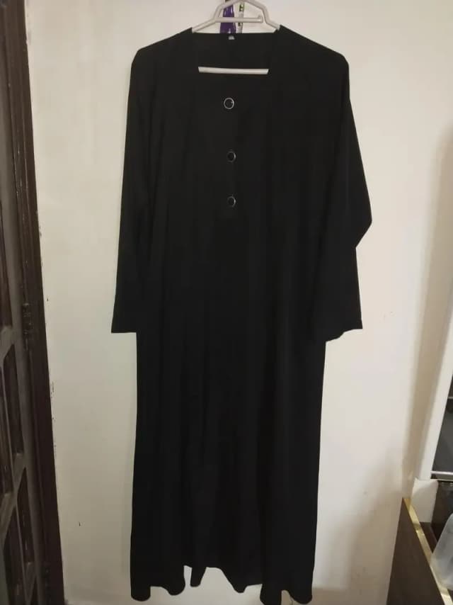 Black Pocket Style One-Piece Abaya (Like New)