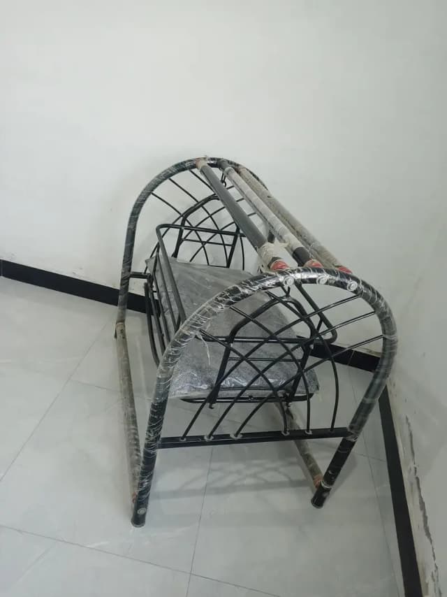 baby swing/cradle new only once used packed