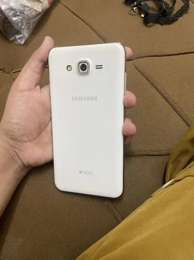 Samsung Mobile J7 03277943114