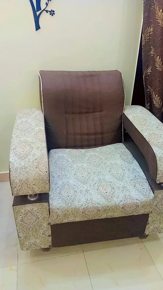 5 seatr sofa set call on 0335 1332456