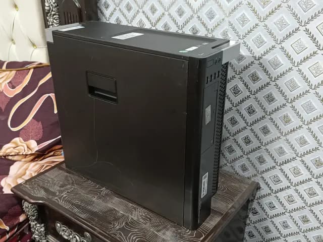 Dell Precision T3600 (Xeon E5-1607 8GB 128SSD 2GB Radeon)