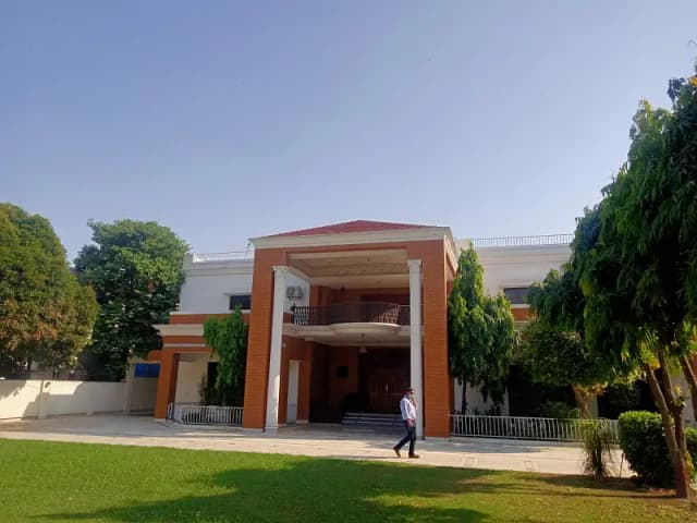 5 KANAL OFFICE USE HOUSE FOR RENT NEAR MAIN BOULEVARD GULBERG LAHORE