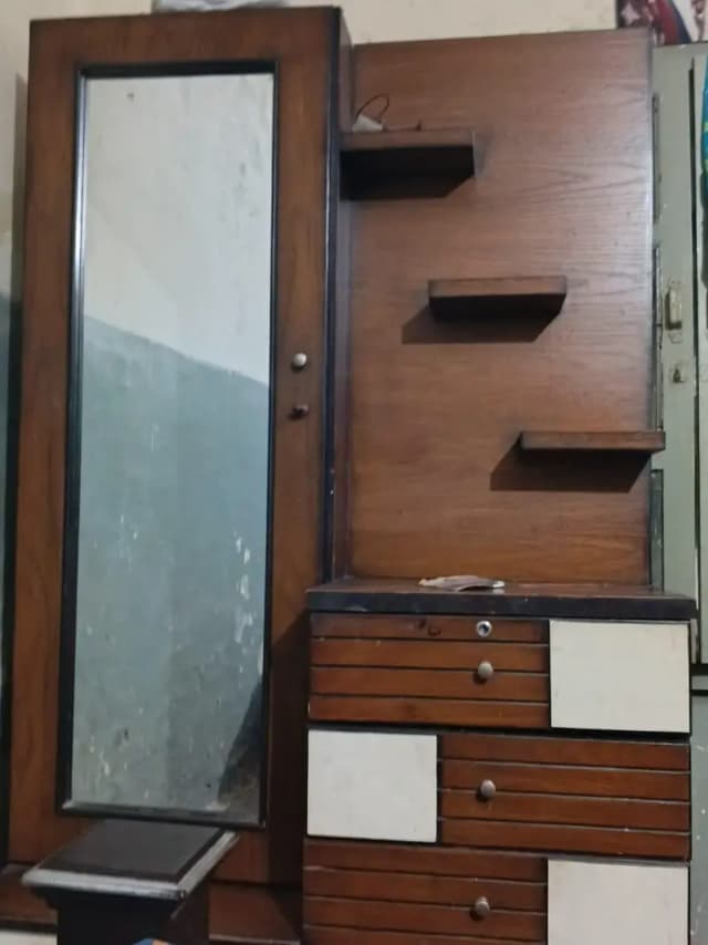 Dressing Cabinet with Mirror