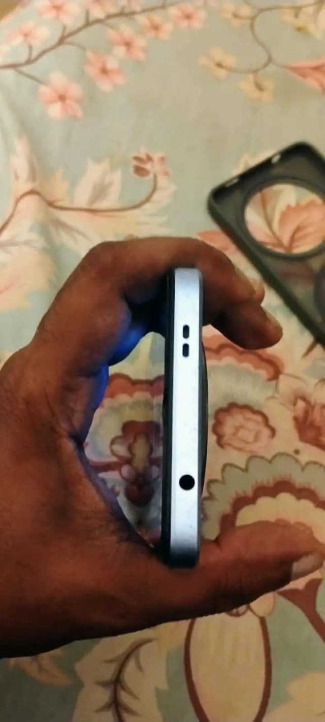 redmi A3 10 by 10 condition with box charger