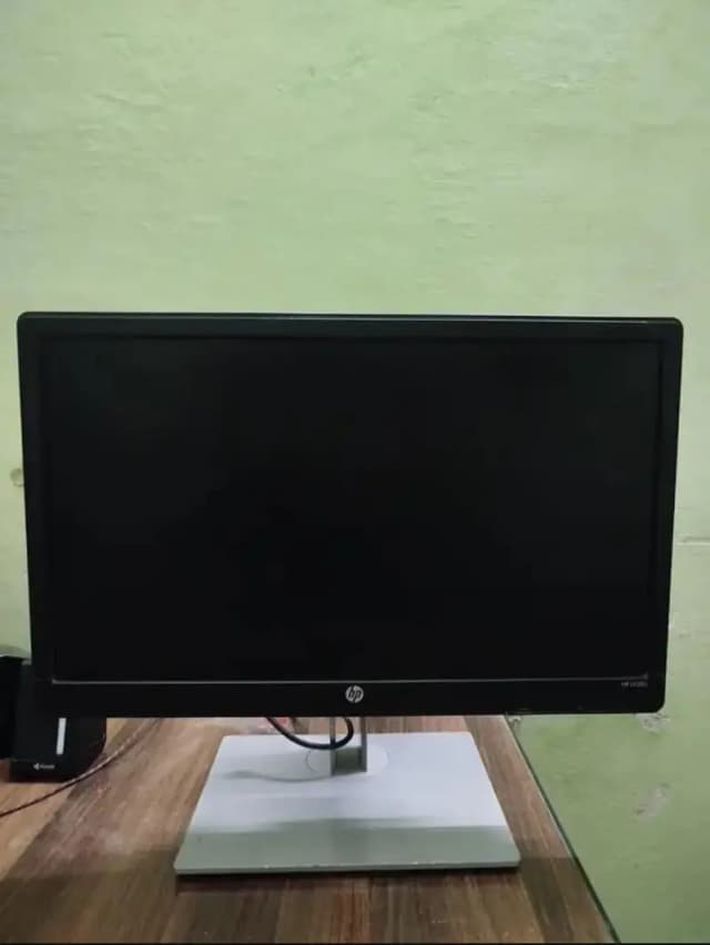 HP LV2011 20" LED Monitor with  Power & VGA Cable