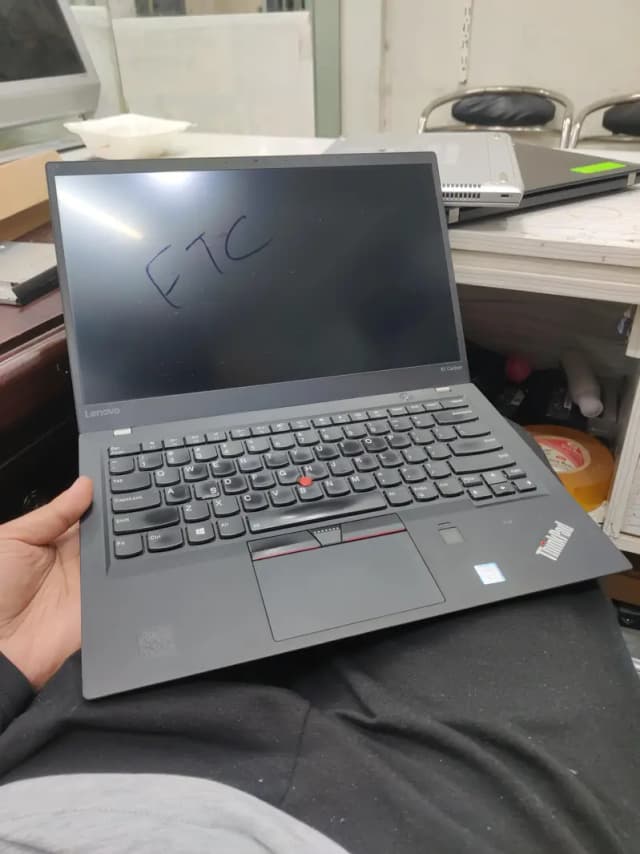 LENOVO X1 CARBON