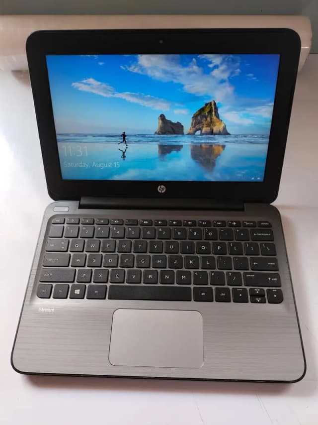 hp streambook Celorn 6th generation 4gb 64 gb ssd