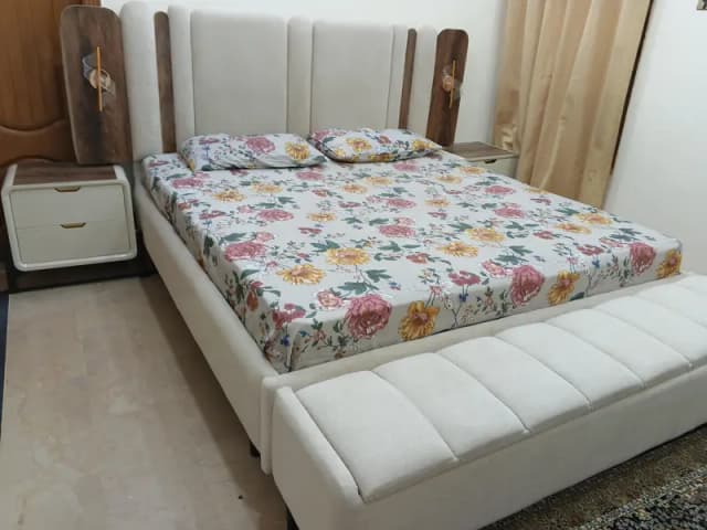 Queen size Bed set