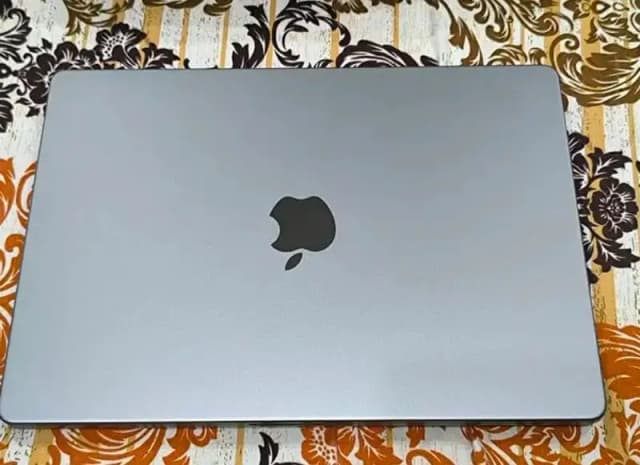 Apple MacBook Pro M2