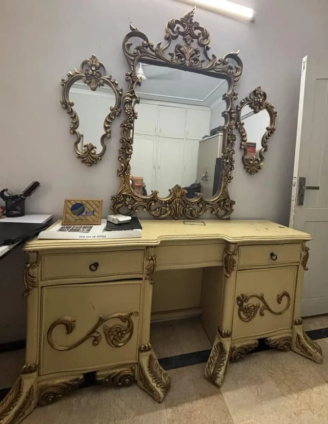 dressing table with 2 small morrors and one dressing chair