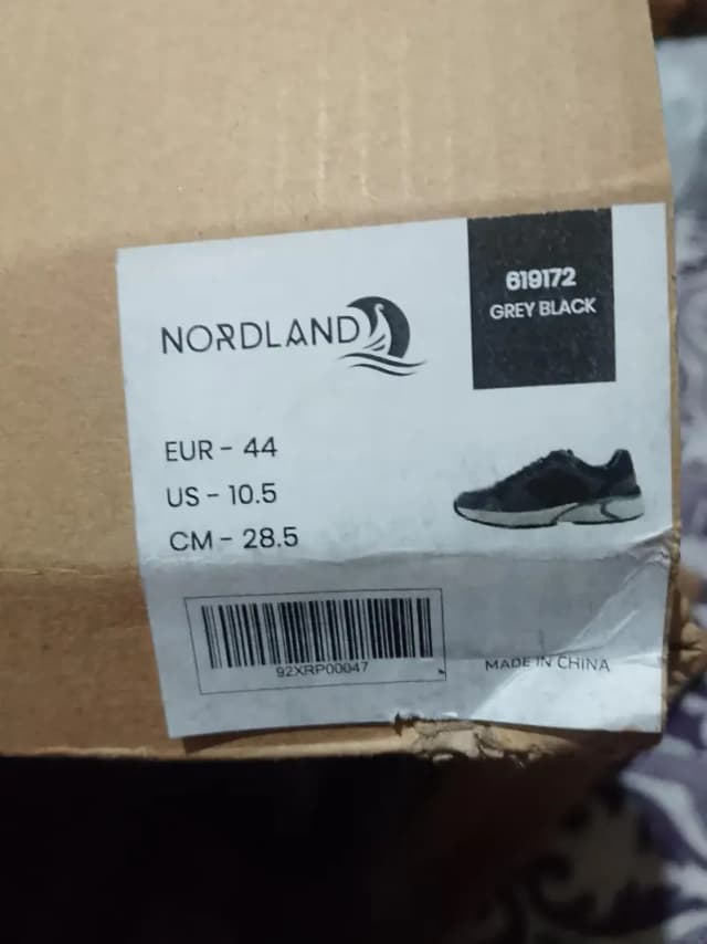 ye Reebok brand Kay hein Pakistan Kay nhi hein bilkul new hein untouch