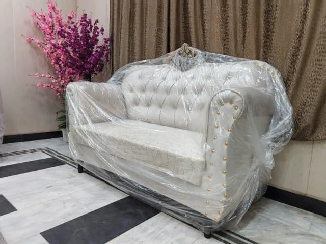7 seater soffa new condition vip look Wooden frame Mzboot bna hai