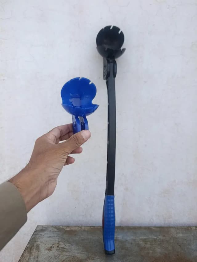 Ball thrower