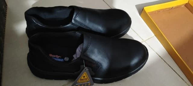 new box pack 42 no shoes no used box pack