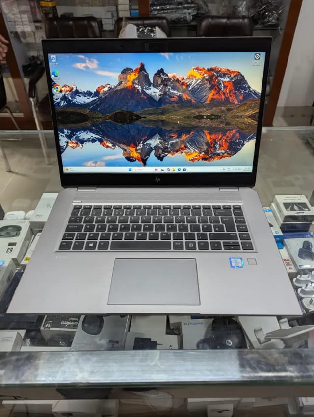 HP ZBook Studio G5|i7-9th Gen |16 GB RAM DDR4|512 GB SSD NVMe|4 GB GPU