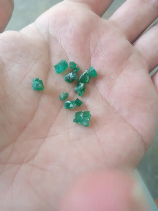 natural emerald swat zamurd stone