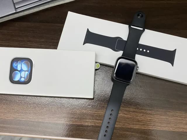 Apple Watch Series 11 42mm | 100% Battery | Warranty July 2027