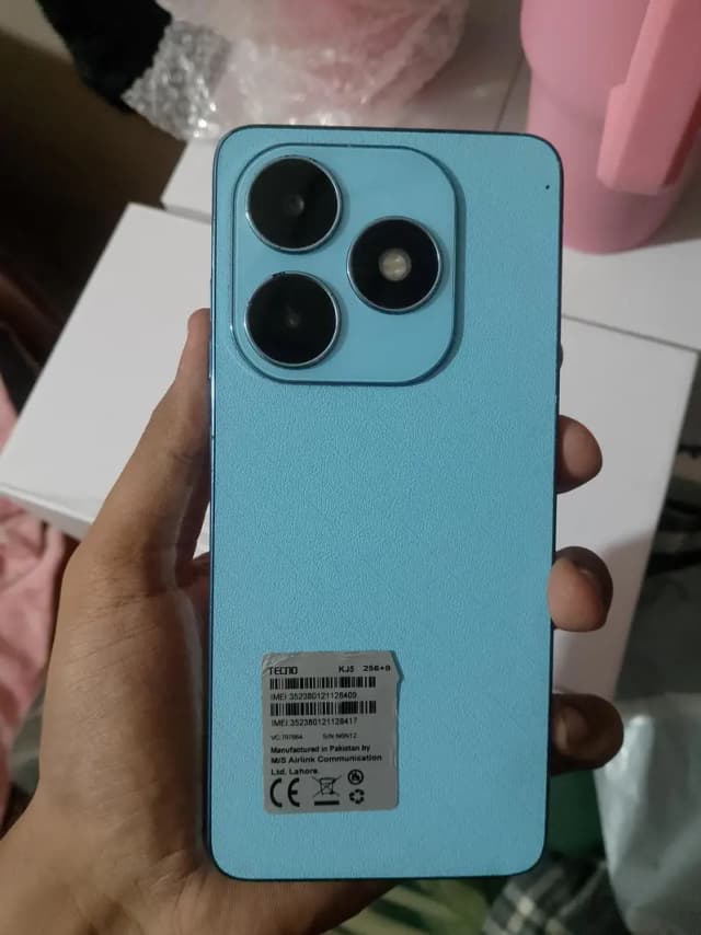 Tecno Spark 20C with box