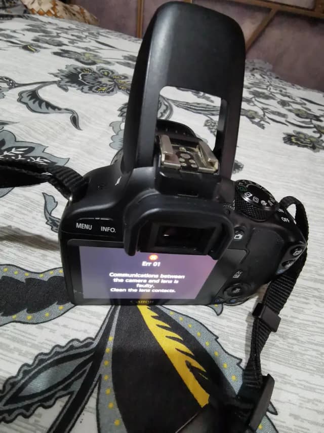 canon D100  camera all ok ha bs lens thora saf hony wala baki all ok