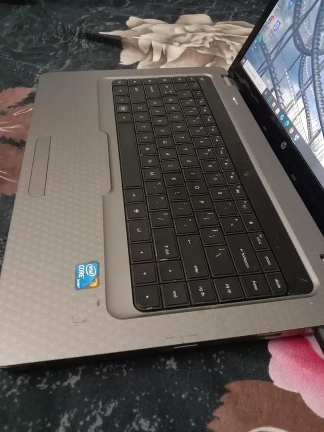hp corei3 big labtop 6gb ram very good conditions and rate