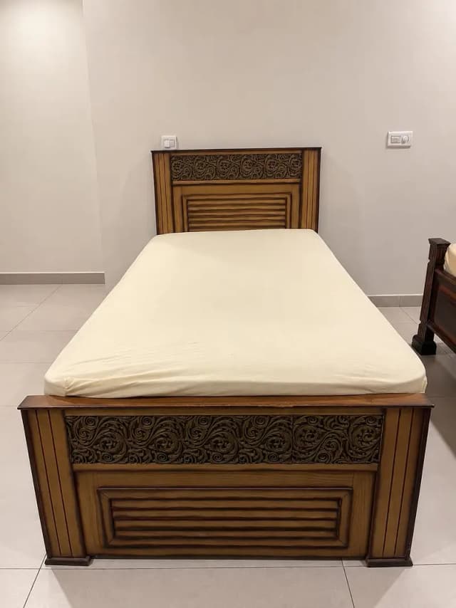 Single solid wood Bed for a sale!