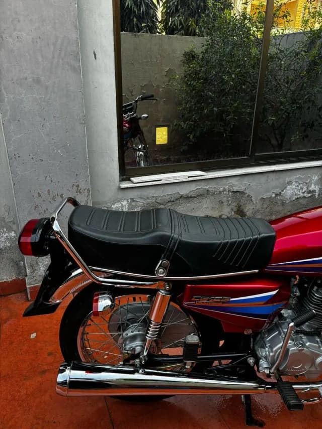 Honda 125 cc bike WhatsApp 0306,,25,,71,,829