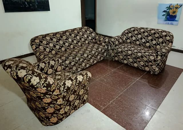 ORIGINAL good quality sofa set (3 piece)