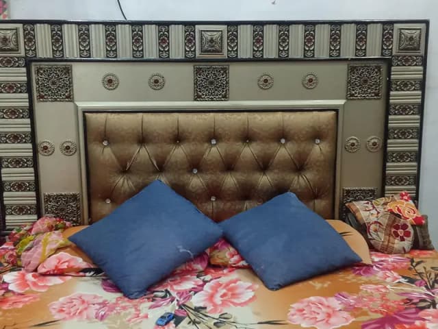 bed dressing bartan wali almari