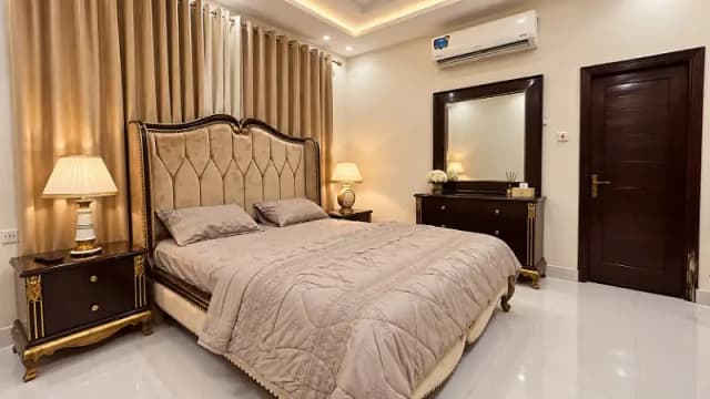 Daily Basis Apartment & Rooms Per day Perweek Short stay Available in E-11 Islamabad