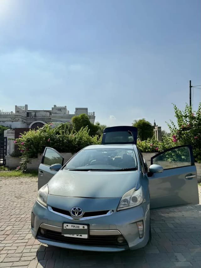 Toyota Prius 2013 PHV home base charging