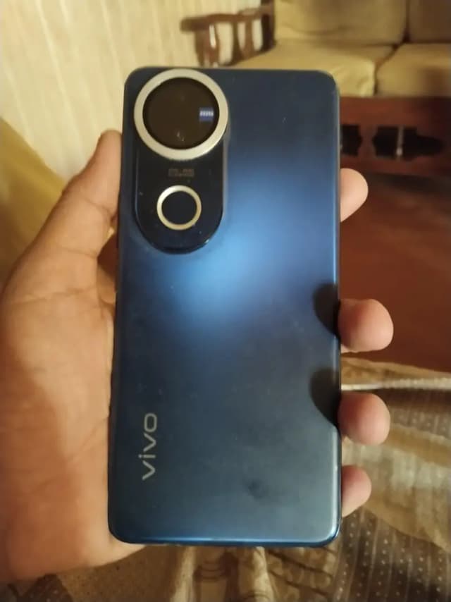Vivo V50