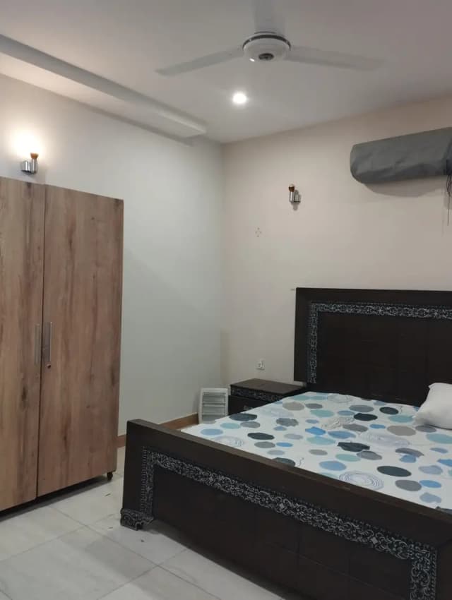 ROOM FURNISHED MALE