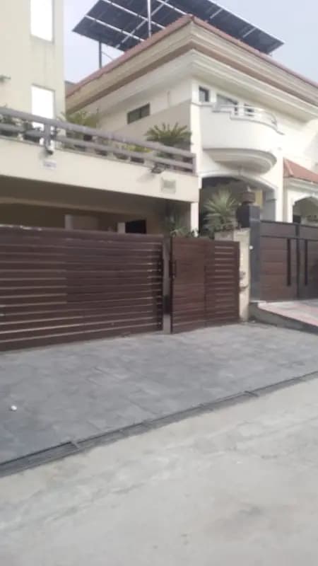 1 kanal double story house for rent in E-11/1