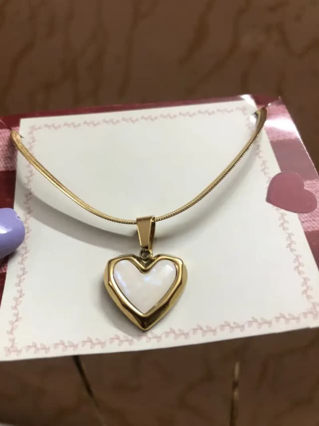 White heart necklace