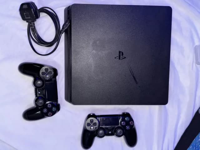 Ps4 Slim 500gb with 2 control 1 game