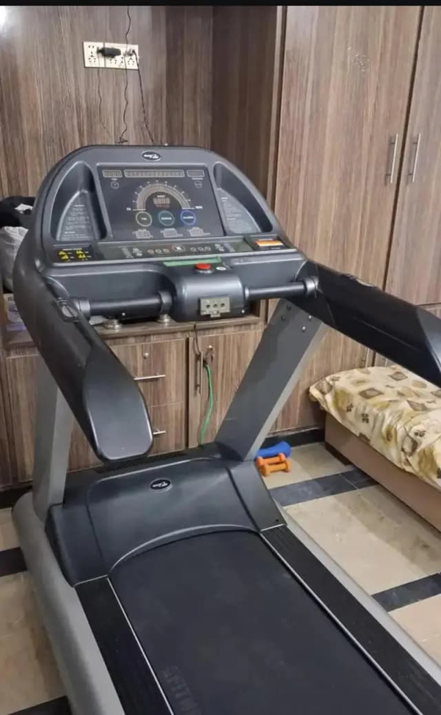 commercial Treadmill for sale 200kg spotted