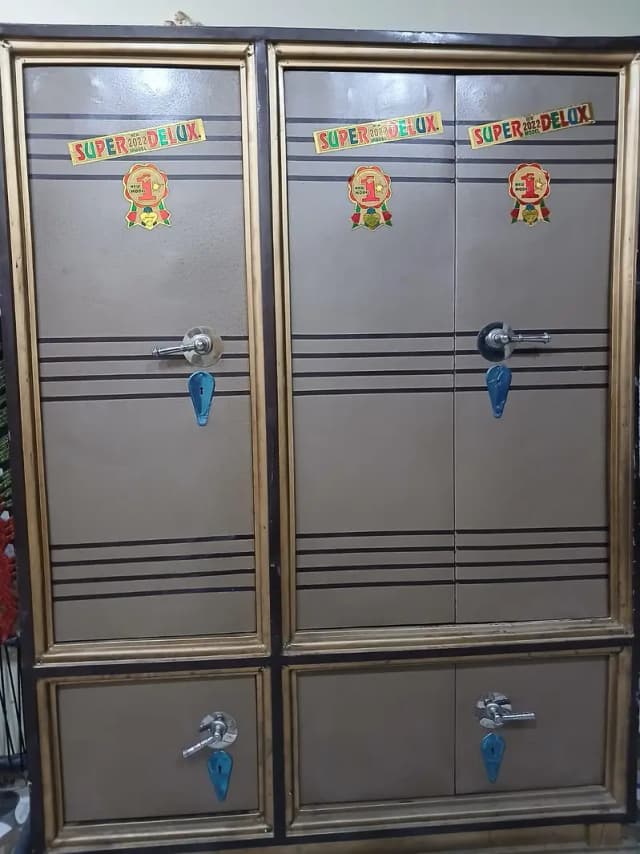 Steel Almari
