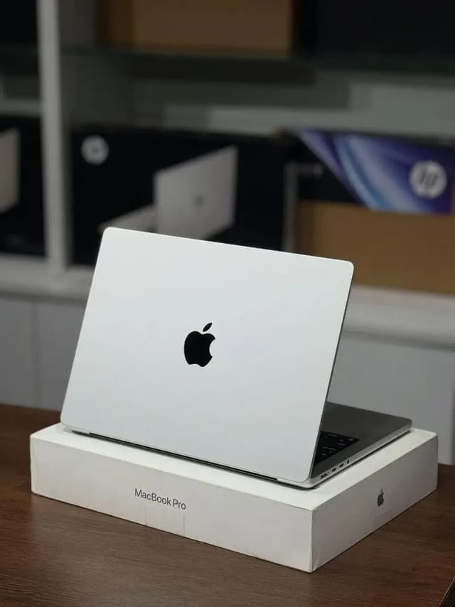 Apple MacBook M4 pro