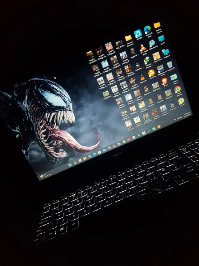 My Dell latitude laptop for sale Corei5 7th gen 8 gb Ram 250gb ssd har