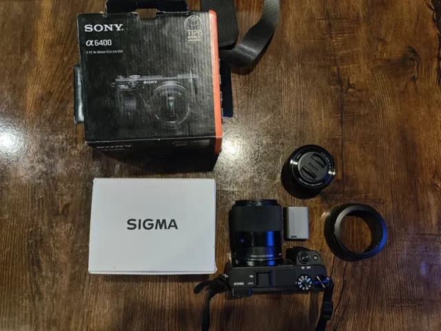 Sony Camera A6400 with Kit Lens