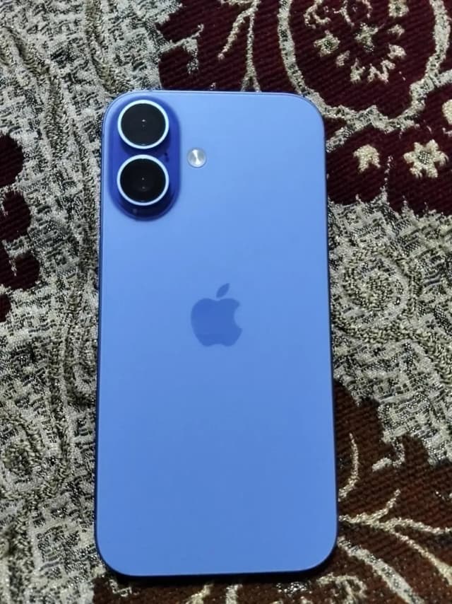 Apple iPhone 16