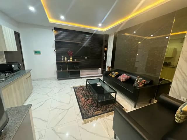 600 SCFT LUXURY FURNISHED APARTMENT AVAILABLE FOR RENT PRIME LOCATION AT BAHRIA TOWN LHR