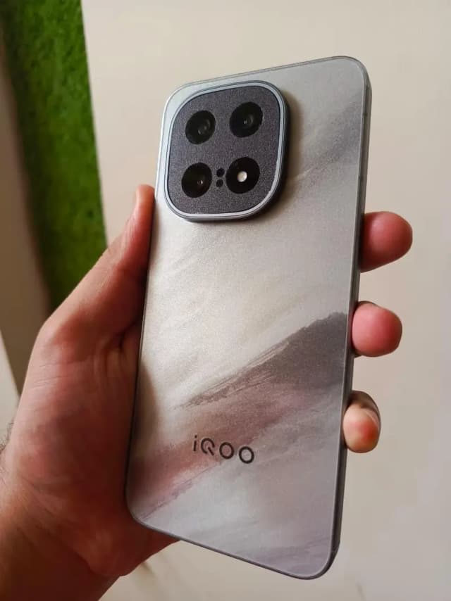 Vivo iQOO 15 Global Official PTA Approved 16/512gb Brand New