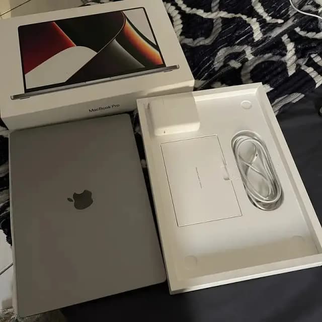 Apple MacBook M4 pro