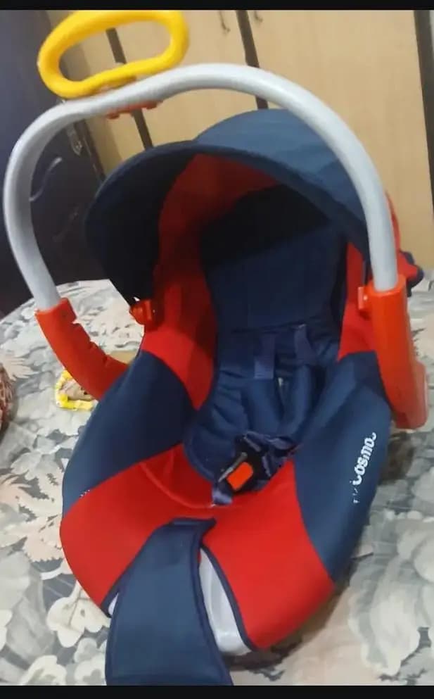 cosmos baby carry cot in new condition