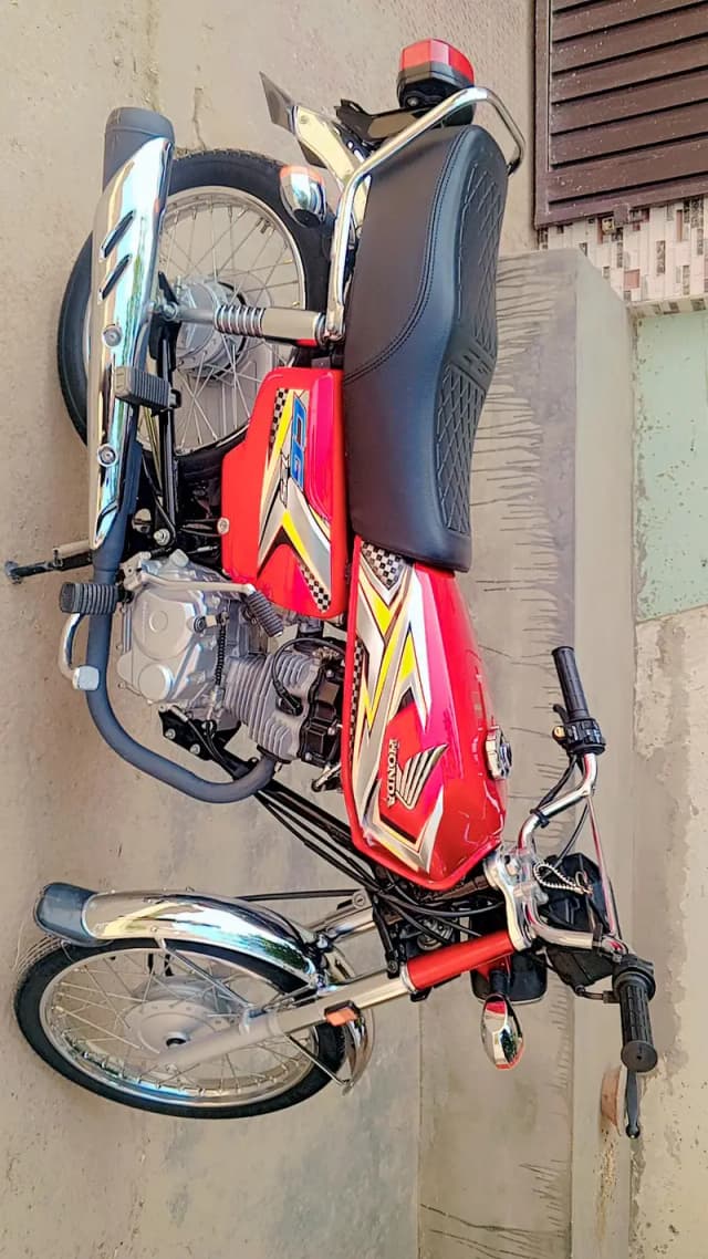 10by10 condition only 3100km use drive bilkul saaf condition
