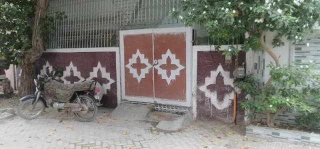 Single Story house old Condition north karachi sector 8
