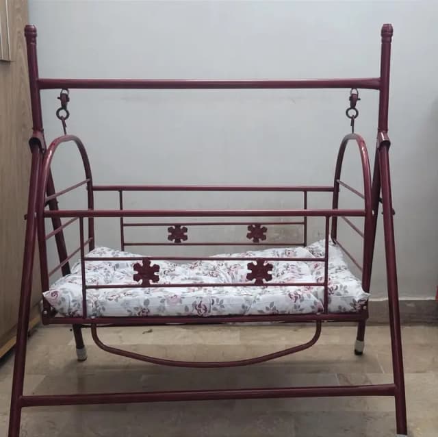 “Beautiful Jhula for Sale – Good Condition”